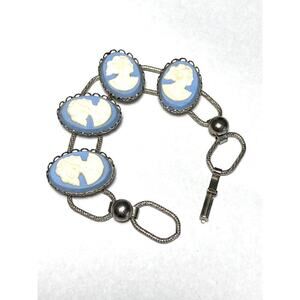 Vintage Cameo Bracelet Blue White Faux Cameos Silver Tone Links Estate 7”